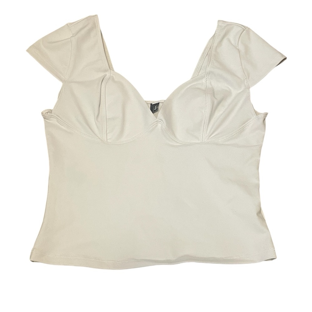 Trendy Queen White Short Sleeve Crop Top with V Neck Babydoll Top EUC